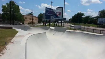 Sul Ross skatepark - Waco - photo courtesy of https://www.spaskateparks.com/