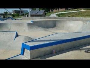 America&#039;s Largest Outdoor Skatepark Review - Des Moines Iowa - Lauridsen Skatepark - 88k sq ft