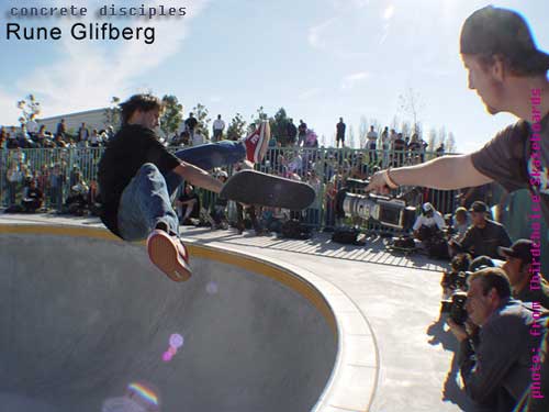Rune Glifberg - frontal flip in the keyhole bowl.