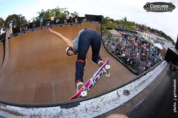 Mimi Knoop - Slapping down a perfect Nose Grind