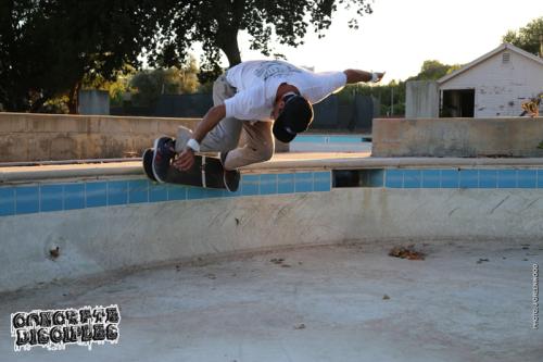 Bart Saric backside shred in the baby pool